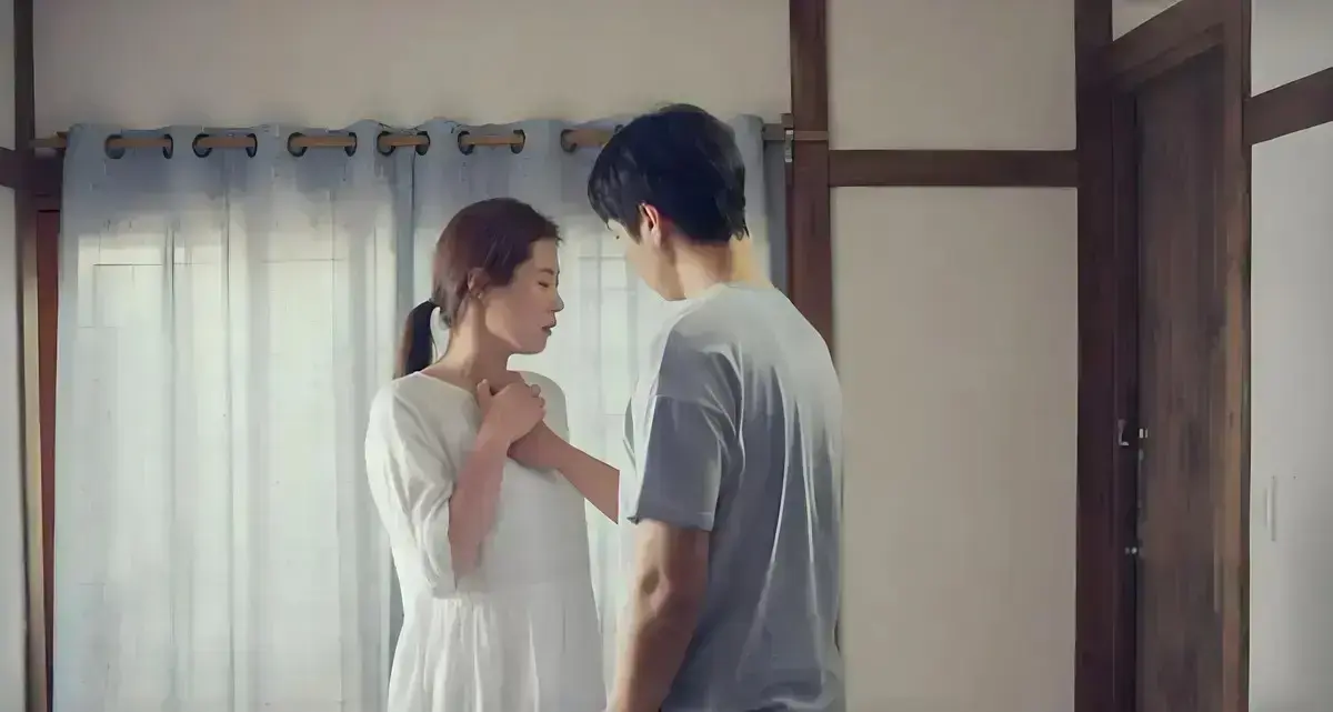 《出轨》韩国高分剧情片HD高清未删减全集 - 免费在线观看，沉浸式体验《出轨》中那些令人心碎的沉默与裂痕