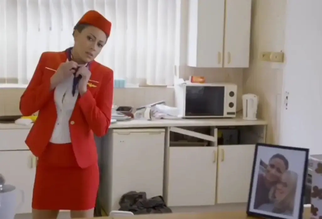 《法国空姐2017》《法国空姐》沉浸式感官盛宴！《法国空姐2017》1080P无删减版，在云端邂逅法式浪漫与职业史诗《法国空姐2017》