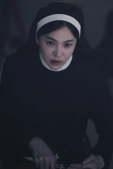 《黑修女们》宋慧乔颠覆出演！2025韩国恐怖片《黑修女们》超清未删减版，驱魔续作暗黑升级，你敢看吗？