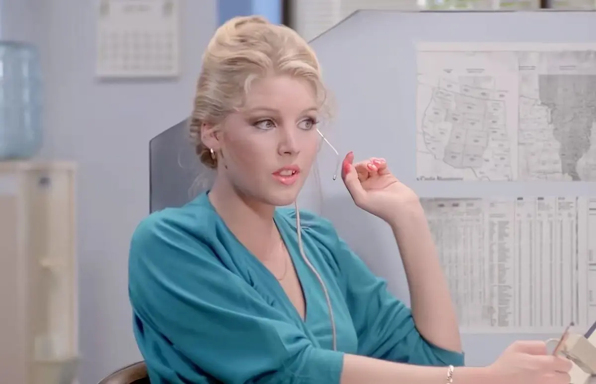 《1983性感青春接线员》未删减版！《1983性感青春接线员》蓝光修复超清资源，限时免费在线看！