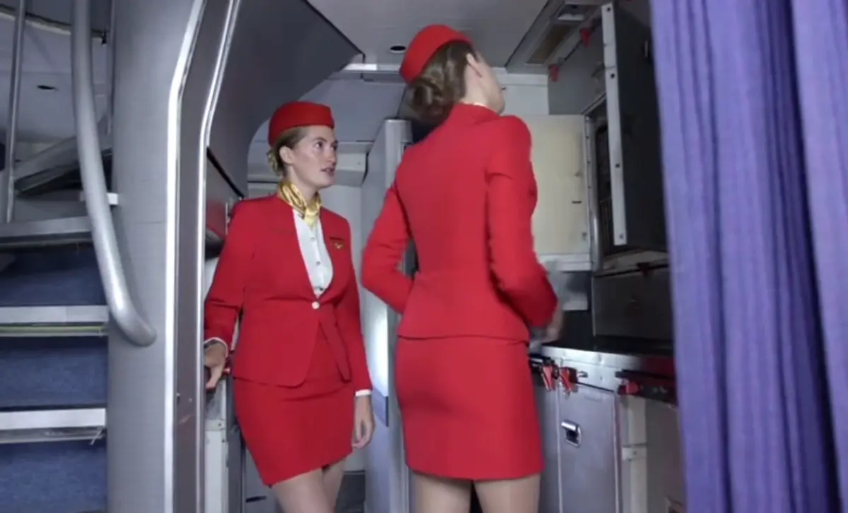 《法国空姐2019》超清资源！豆瓣8.3高分空乘故事，看《法国空姐2019》如何演绎万米高空的情感抉择与职业挑战！