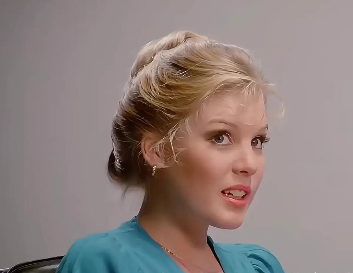 立即观看《青春接线员1983》蓝光修复版，《青春接线员1983》高清未删减全集一键存网盘