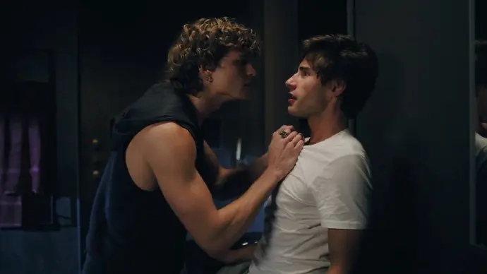 《情陷劲敌》超清画质下的情感博弈：《情陷劲敌》1080P完整版在线观看