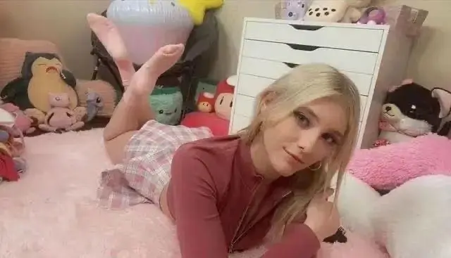 《麦乐迪马克斯女超人2》4K超清完整版：绿发红披风的绝美画卷，《麦乐迪马克斯女超人2》情感与视觉的双重盛宴