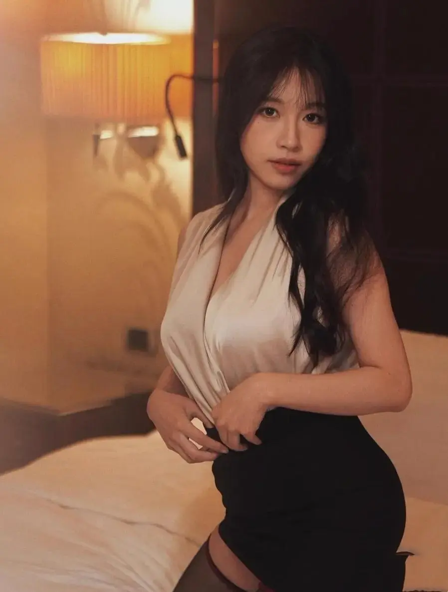 《苏畅》《时光里的我们》超清完整版：苏畅演绎《时光里的我们》中的童颜少女，1080P高清资源在线观看《苏畅》