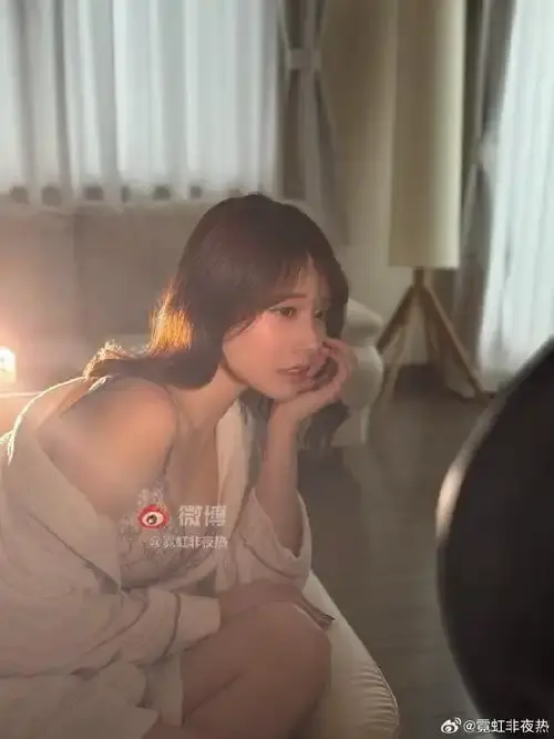 《河北彩伽「学生服」》绝了！《河北彩伽「学生服」》首次高中生造型，全网疯传未删减版！