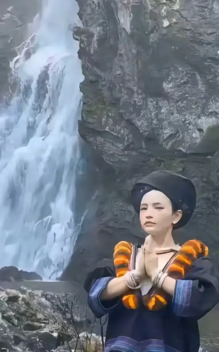 《高山流水遇瀑布》未删减版《高山流水遇瀑布》4K高清在线观看-苗家少女山间意境-迅雷夸克网盘全集